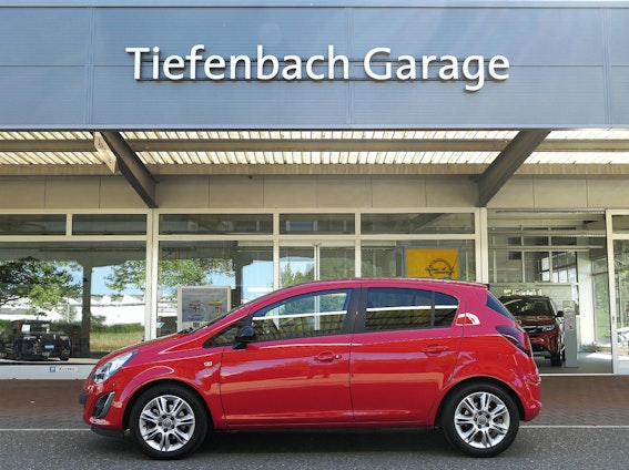 First vehicle image
