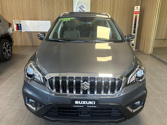 Vehicle image 4