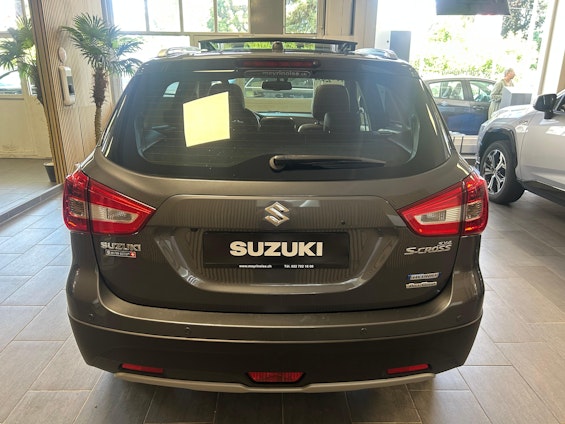 Vehicle image 7