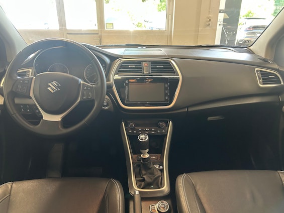 Vehicle image 9