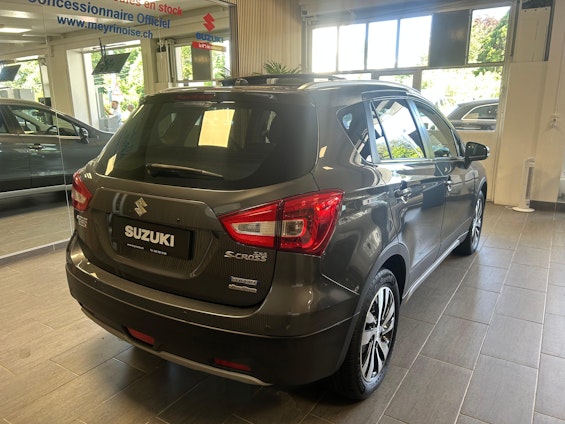 Vehicle image 8