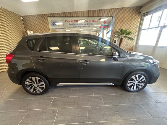 First vehicle image