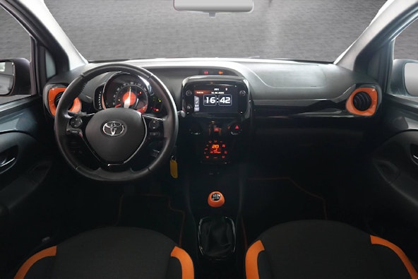 Vehicle image 6