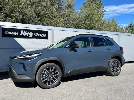 First vehicle image