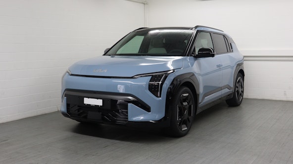 First vehicle image