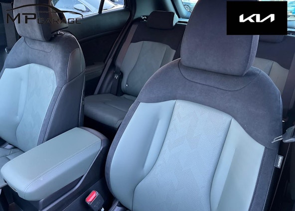 Vehicle image 13 Vehicle image 13