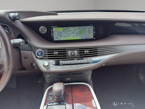 Vehicle image LEXUS LS 500h Comfort AWD