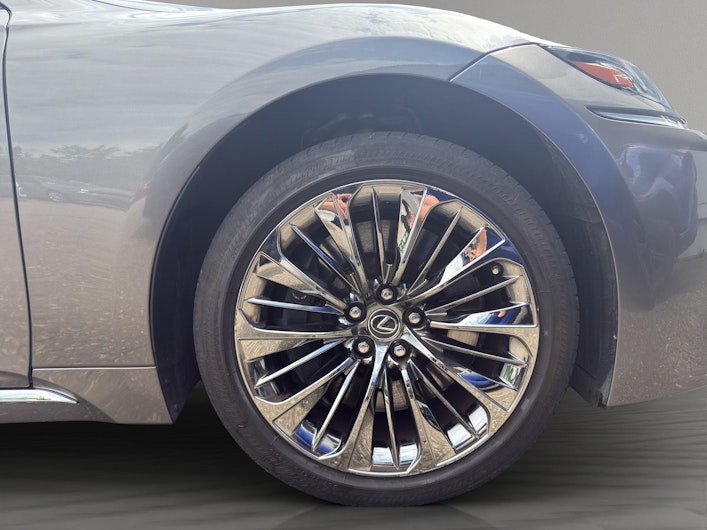 Vehicle image LEXUS LS