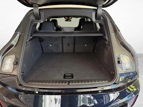 https://vehicle.imgix.net/3927987/e3c9cc54-3324-4cdf-a3a7-931e3d67e4ee.jpg