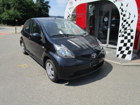 First vehicle image