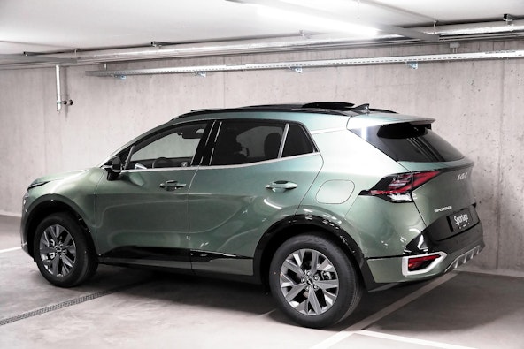 Vehicle image 13