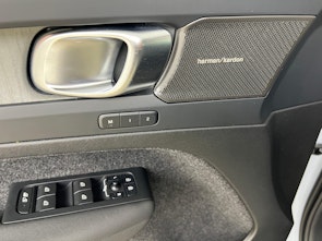 Vehicle image VOLVO XC40 2.0 B4 MH Plus Dark