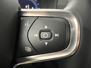 Vehicle image VOLVO XC40 2.0 B4 MH Plus Dark