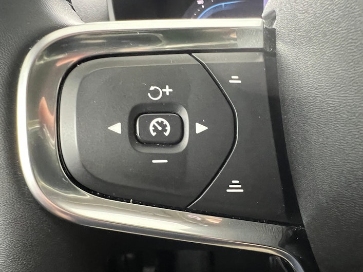 Vehicle image VOLVO XC40