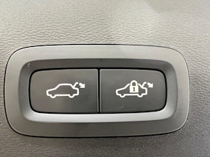 Vehicle image VOLVO XC40 2.0 B4 MH Plus Dark