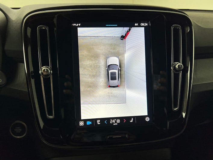 Vehicle image VOLVO XC40