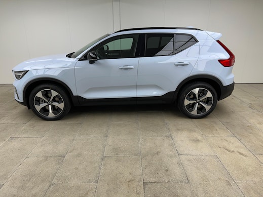 VOLVO XC40 2.0 B4 MH Plus Dark 2