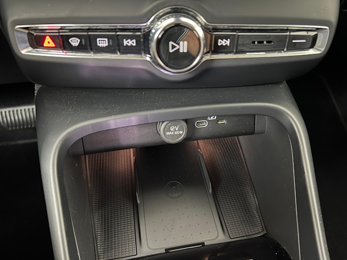 Vehicle image VOLVO XC40