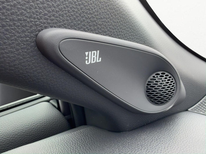 Vehicle image TOYOTA COROLLA CROSS