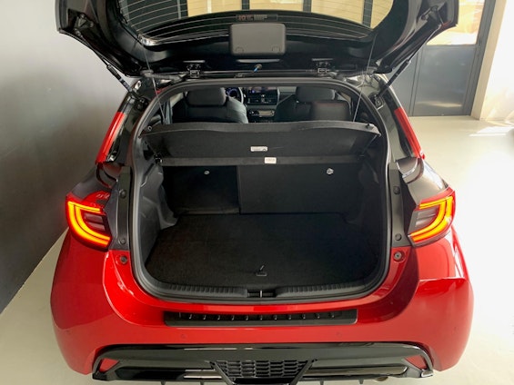 Vehicle image 14