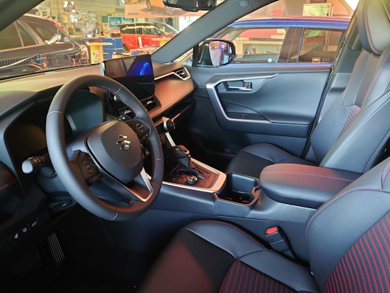 Vehicle image 7
