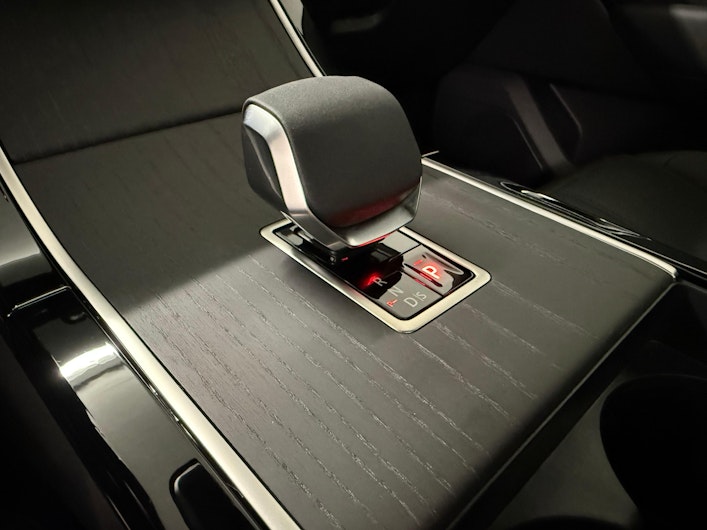 Vehicle image LAND ROVER RANGE ROVER VELAR