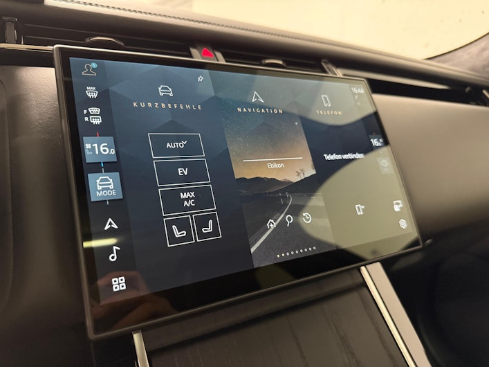 Vehicle image LAND ROVER RANGE ROVER VELAR