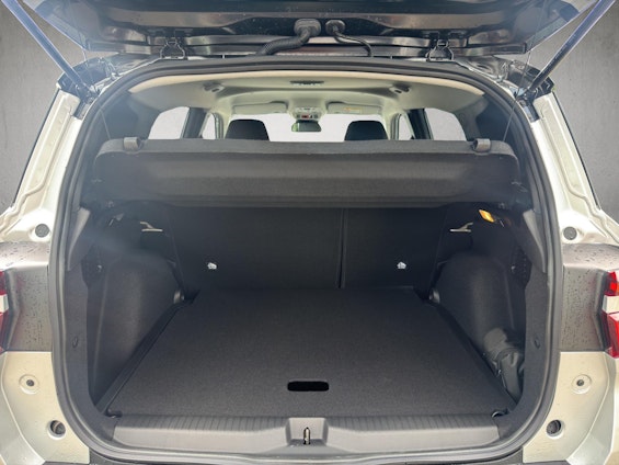 Vehicle image 8 Vehicle image 8