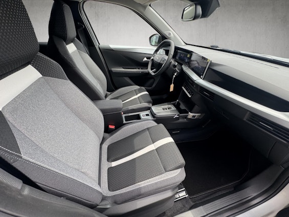 Vehicle image 9 Vehicle image 9