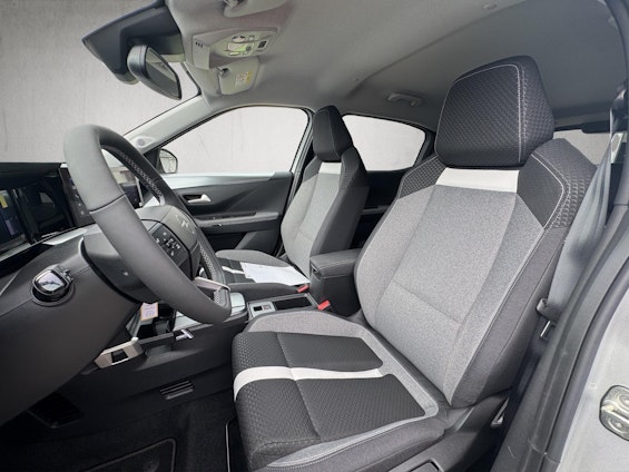 Vehicle image 12 Vehicle image 12