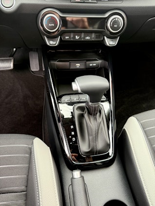 Vehicle image 5 Vehicle image 5