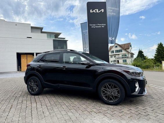 First vehicle image First vehicle image