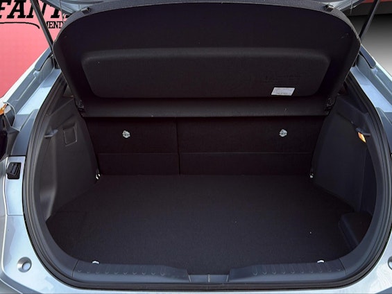 Vehicle image 6 Vehicle image 6