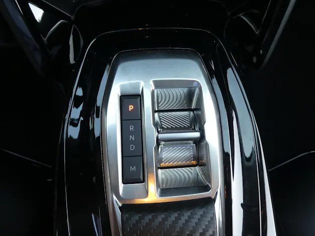 Peugeot 208 1.2 Hybrid Allure Premium Bern Edition