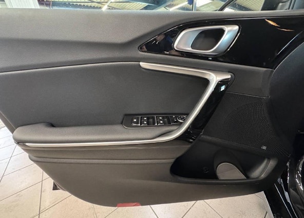 Vehicle image 9 Vehicle image 9