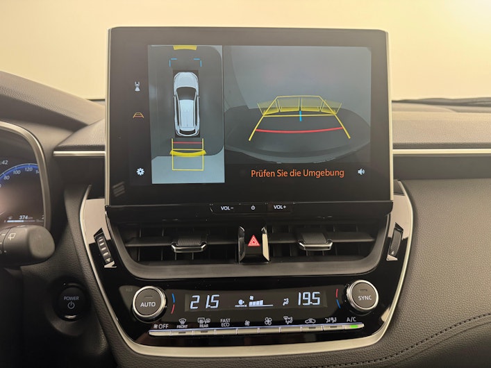 Vehicle image TOYOTA COROLLA CROSS