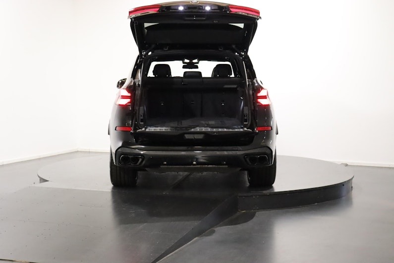 Vehicle image BMW X5