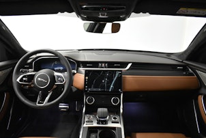 Vehicle image JAGUAR XF Sportbrake 2.0 I4 300 Sport AWD - Pneumatici invernali inclusi