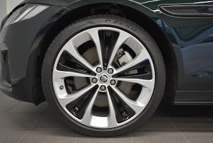 Vehicle image JAGUAR XF Sportbrake 2.0 I4 300 Sport AWD - Pneumatici invernali inclusi
