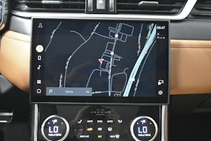 Vehicle image JAGUAR XF Sportbrake 2.0 I4 300 Sport AWD - Pneumatici invernali inclusi