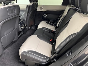 Vehicle image LAND ROVER Discovery 3.0 D I6 300 Metropolitan Edition