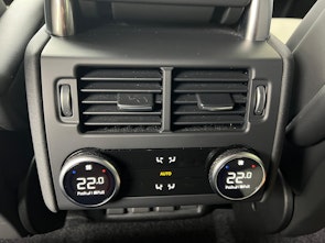 Vehicle image LAND ROVER Discovery 3.0 D I6 300 Metropolitan Edition