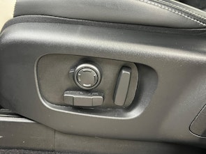 Vehicle image LAND ROVER Discovery 3.0 D I6 300 Metropolitan Edition