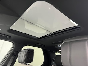 Vehicle image LAND ROVER Discovery 3.0 D I6 300 Metropolitan Edition