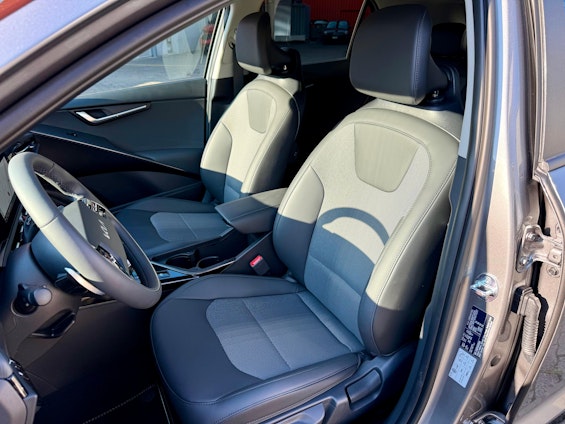 Vehicle image 6 Vehicle image 6