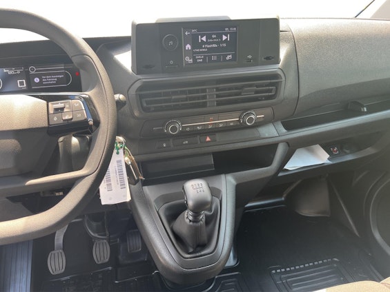 Vehicle image 18 Vehicle image 18