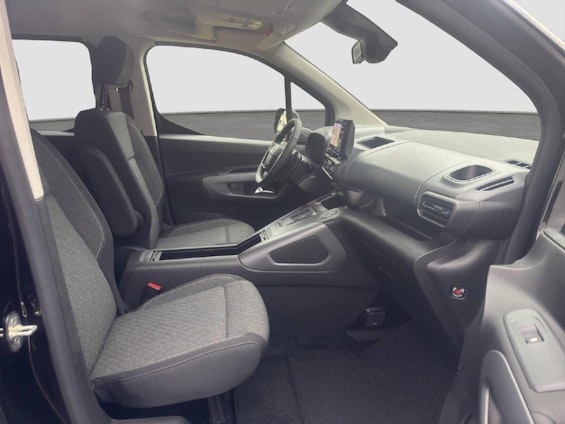 Vehicle image 13 Vehicle image 13