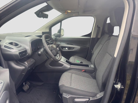 Vehicle image 24 Vehicle image 24