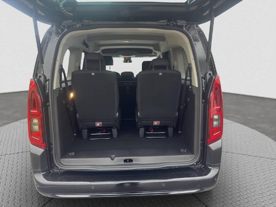 Vehicle image 14 Vehicle image 14