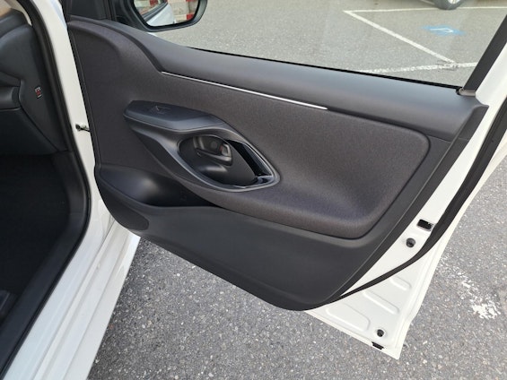 Vehicle image 17 Vehicle image 17